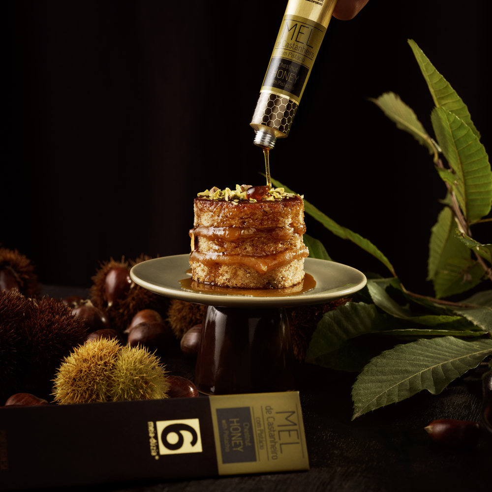 
                  
                    Mel de Castanheiro com Pistácio
                  
                