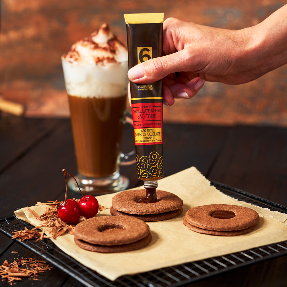 
                  
                    Crema de Chocolate Negro de Santo Tomé con Cereza y Brandy
                  
                