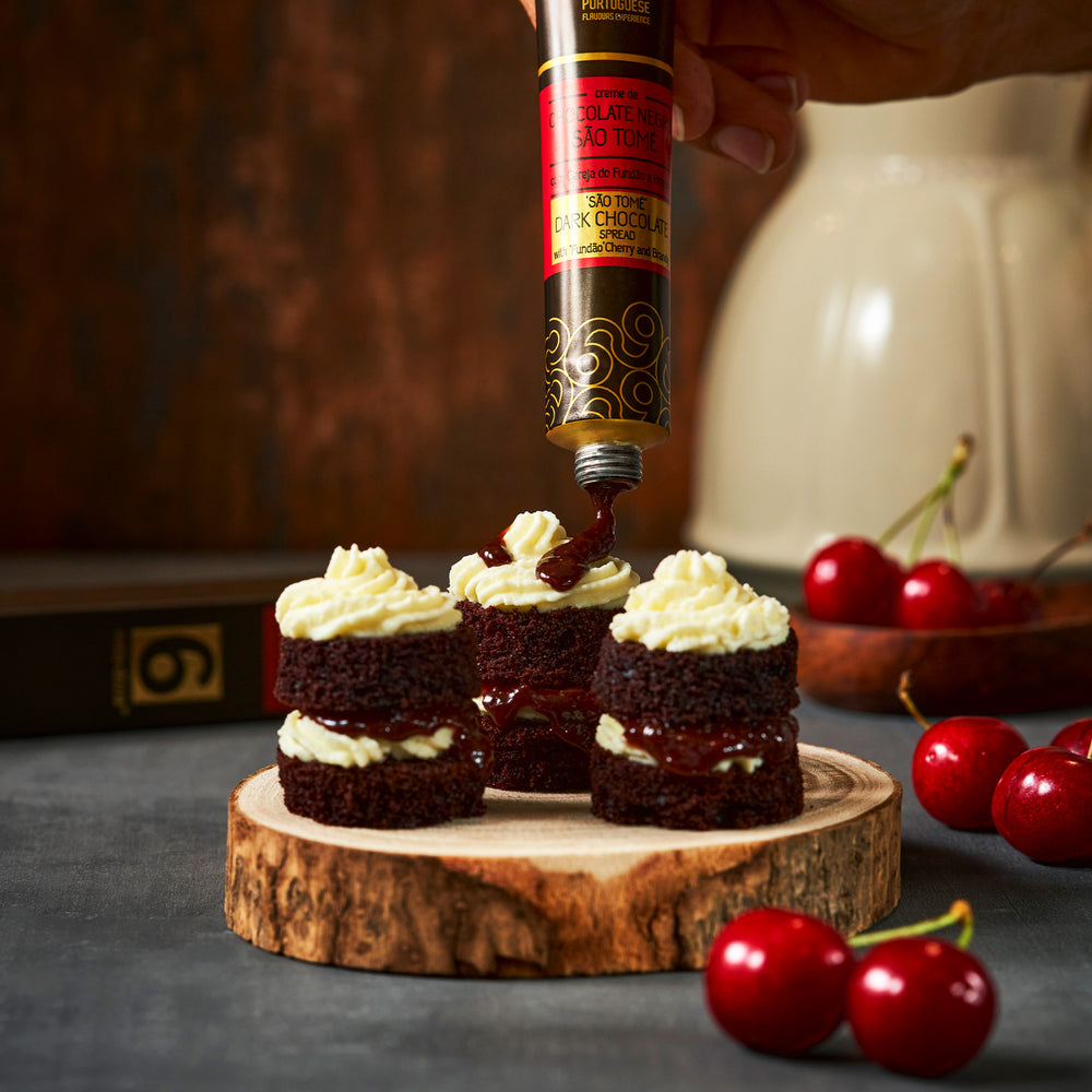 
                  
                    Crema de Chocolate Negro de Santo Tomé con Cereza y Brandy
                  
                