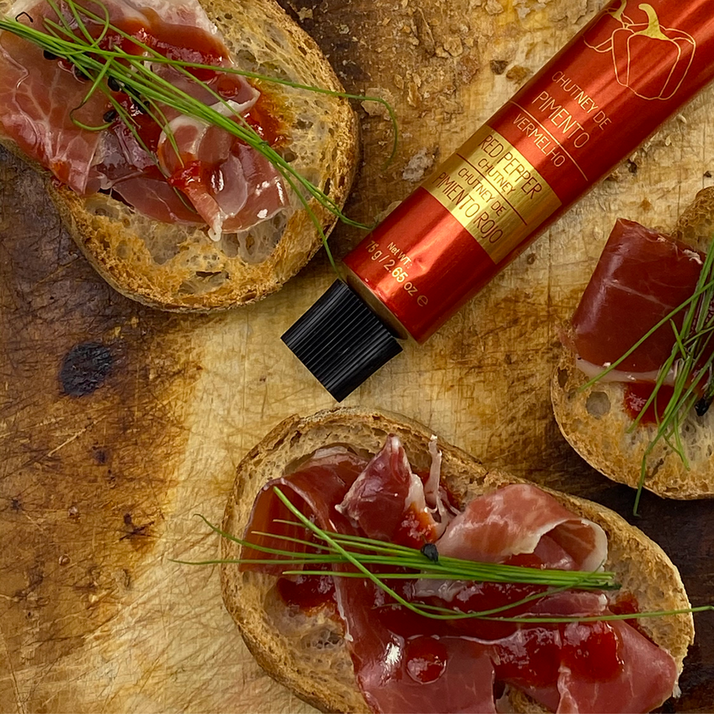 Tapas com presunto e chutney de pimento vermelho, dieal para surpreender na mesa da ceia de Natal