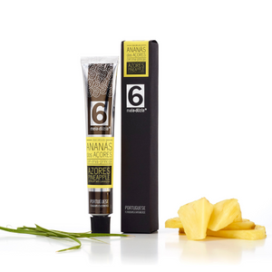 
                  
                    Doce Extra de Ananás dos Açores com Erva-príncipe meia.dúzia®. Doce de aroma agradável e sabor bastante cítrico e agridoce, resultante da mistura do ananás dos Açores, Fruto de Denominação de Origem Protegida (DOP), com a erva-príncipe. Apresenta qualidades ímpares, realçando as características e sabor do fruto e da erva aromática, que lhe confere um aroma refrescante a limão.
                  
                