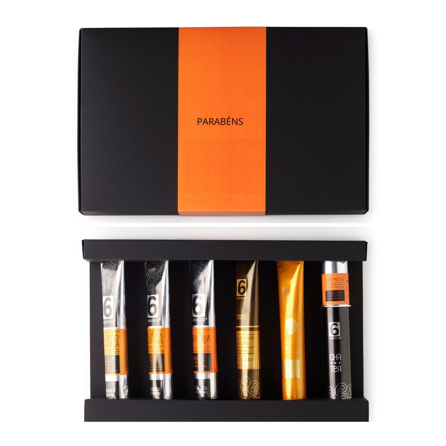PACK 6 Edição Especial Aniversário nº 4, com compota de dióspiro e laranja, compota de abóbora e laranja, compota de laranja, creme de chocolate negro com laranja, chutney de manga, chás pretos com frutos vermelhos, orquideas e especiarias - meia.dúzia, sabores de Portugal. PACK 6 Sabores Parabéns | Personalizável. Sabores de Portugal num presente de aniversário gourmet que todos amam receber. meia.dúzia® Sabores de Portugal, prendas de aniversário gourmet